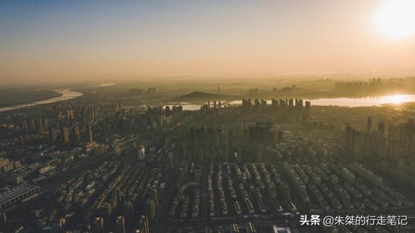 安徽第一個設市的城市，因盛產珍珠而得名，有朱元璋放牛過的湖泊