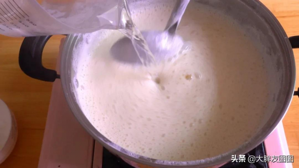 沒有石膏,沒有內脂,一種常見的調味料就能點出豆腐 沒有石膏,沒有內脂,一種常見的調味料就能點出豆腐