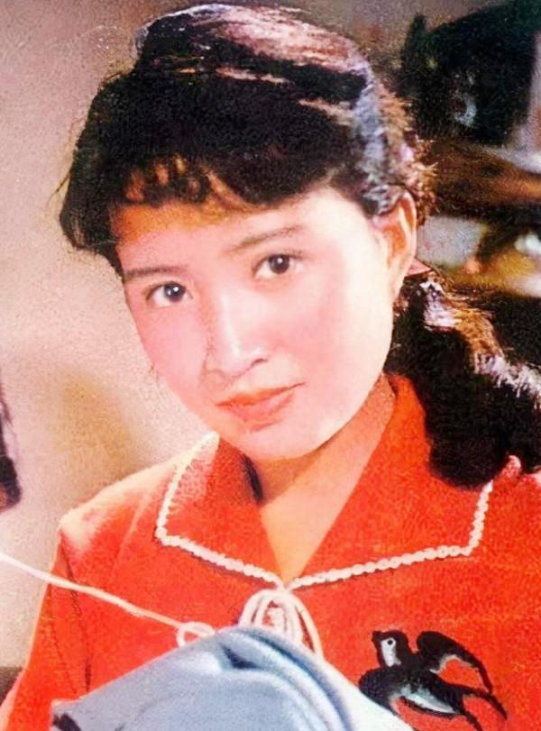 80年代美女影星高英,從紅極一時到迴歸平淡,她這樣的選擇對嗎? 80年代美女影星高英,從紅極一時到迴歸平淡,她這樣的選擇對嗎?