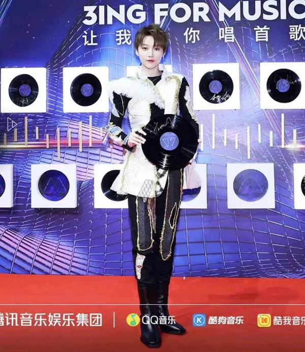 2021辣眼明星 &vert; 愛馬仕哭了，花多少錢才能讓吳宣儀不揹我們的包？