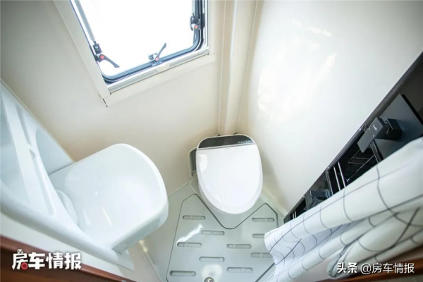 黑金剛房車真帥！越野外觀氣場不輸烏尼莫克，出廠帶電14度隨便用