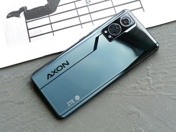 閉眼買就行！這7款手機不僅效能強悍，價格還很良心