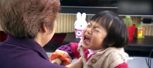 隔代式教育,徹底摧毀了孩子的自信心,你還敢讓老人帶孩子嗎? 隔代式教育,徹底摧毀了孩子的自信心,你還敢讓老人帶孩子嗎?