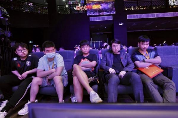 把隊伍從B組帶到S組成為頂級教練的標準，Hero三教練全部做到了