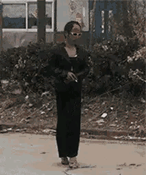 這孩子真可憐，還沒出生政審就過不了！網友：太難了