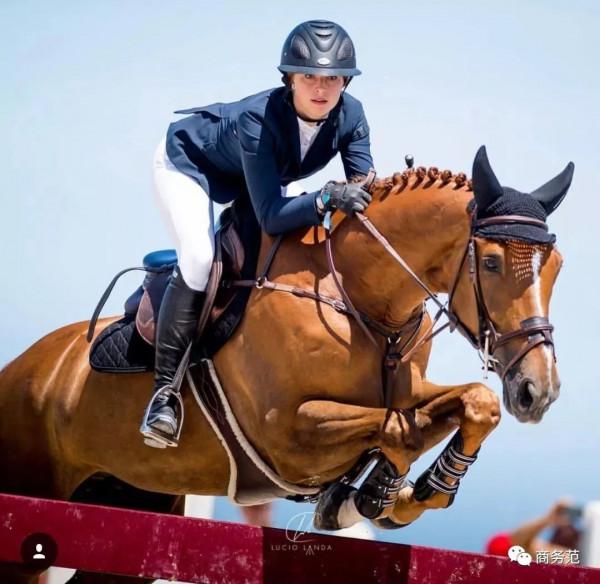 喬布斯小女兒走秀,長女從小被嫌棄,“富養”vs“棄養”差別大.. 喬布斯小女兒走秀,長女從小被嫌棄,“富養”vs“棄養”差別大..