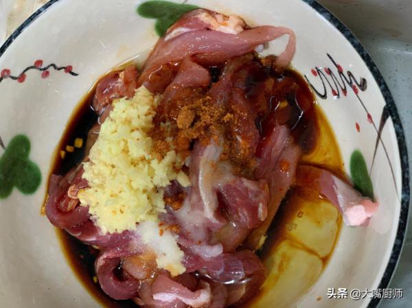 炸酥肉，別隻會用麵粉加雞蛋，多加3樣，外酥裡嫩，涼著吃也特香