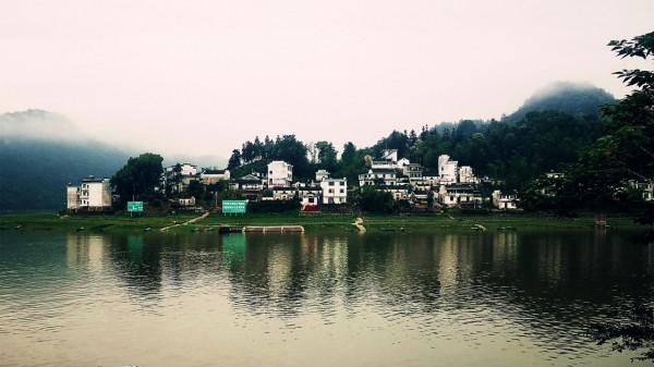 國慶出遊不扎堆！送您“徽州天路”自駕遊攻略，驚險刺激人少景美