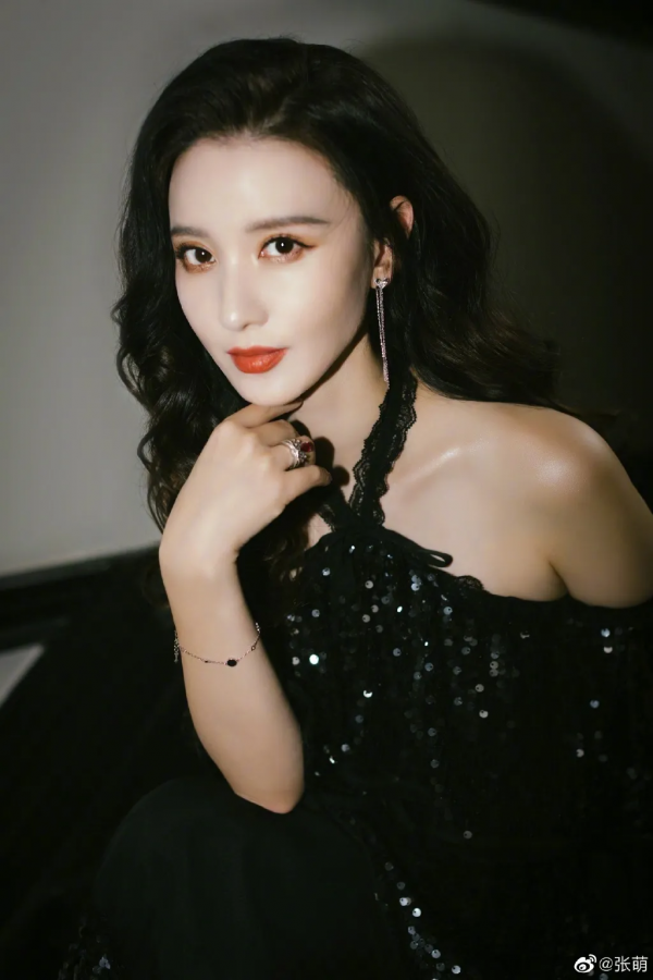 每日八卦：歐豪蹭趙麗穎熱度？鞠婧禕軋戲了？張萌畫大餅？