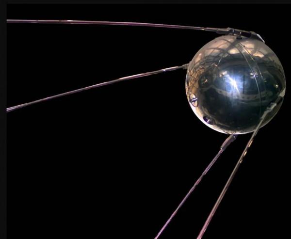 1958年蘇聯衛星脫軌,預計墜落中國東北,錢學森用手心算出落點 1958年蘇聯衛星脫軌,預計墜落中國東北,錢學森用手心算出落點