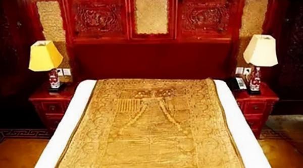 08年北京拍賣會，乾隆裹屍布以6500萬拍賣，2年後價值翻倍至1.3億