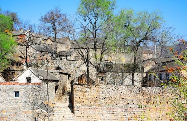 東姚石大溝村，一個用石頭壘砌的世界