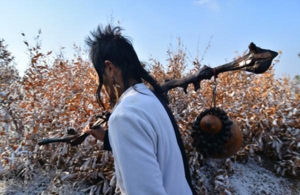 善心保全孤兒寡母，出資安葬朽骨枯骸，行善積餘福，七旬喜得雙子