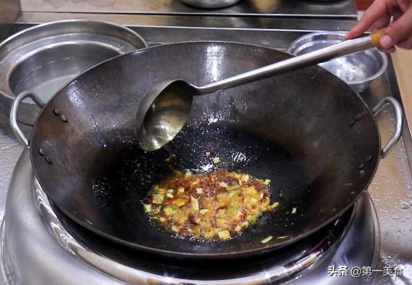 口水雞的家常做法,學會這一招,雞皮彈脆,肉質鮮嫩多汁,又解饞 口水雞的家常做法,學會這一招,雞皮彈脆,肉質鮮嫩多汁,又解饞