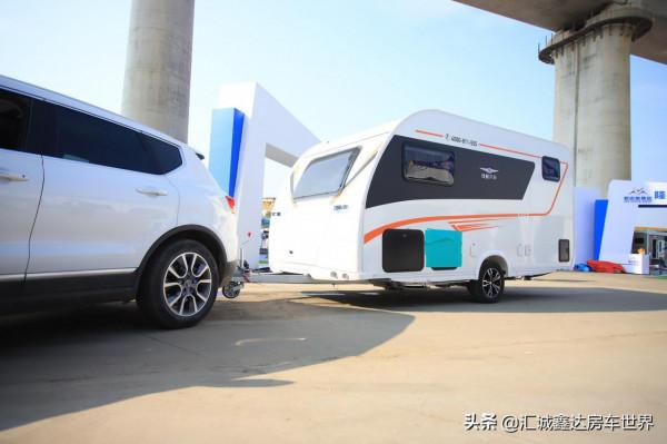 國產新型輕量化頂配拖掛房車!​長6.2米,變色龍車身配木質內飾 國產新型輕量化頂配拖掛房車!​長6.2米,變色龍車身配木質內飾