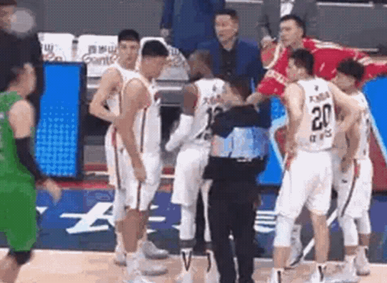 遼寧男籃俱樂部為部分球迷圍堵廣東男籃大巴道歉