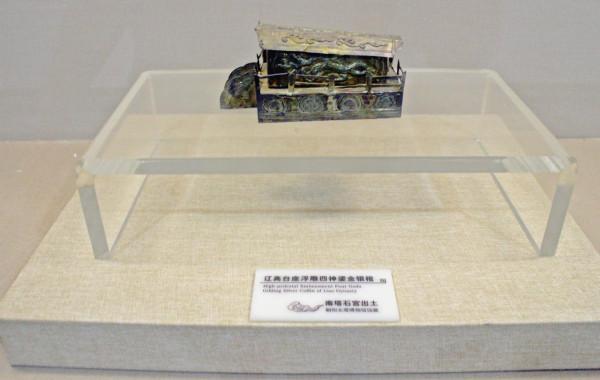 在朝陽北塔博物館展出的從天宮、地宮及附近出土的部分文物