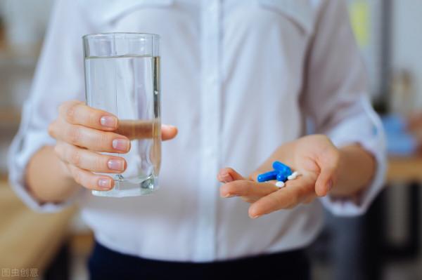 先吃飯還是先吃藥?掌握正確的服藥方法不傷胃,讓你終身受益 先吃飯還是先吃藥?掌握正確的服藥方法不傷胃,讓你終身受益