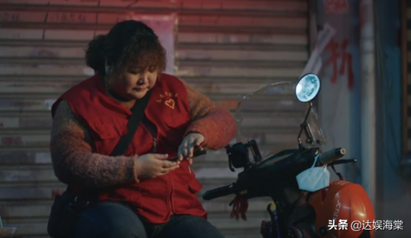 劇情靠“拼盤”，販賣情懷撈票房，國產電影不能再這樣下去了