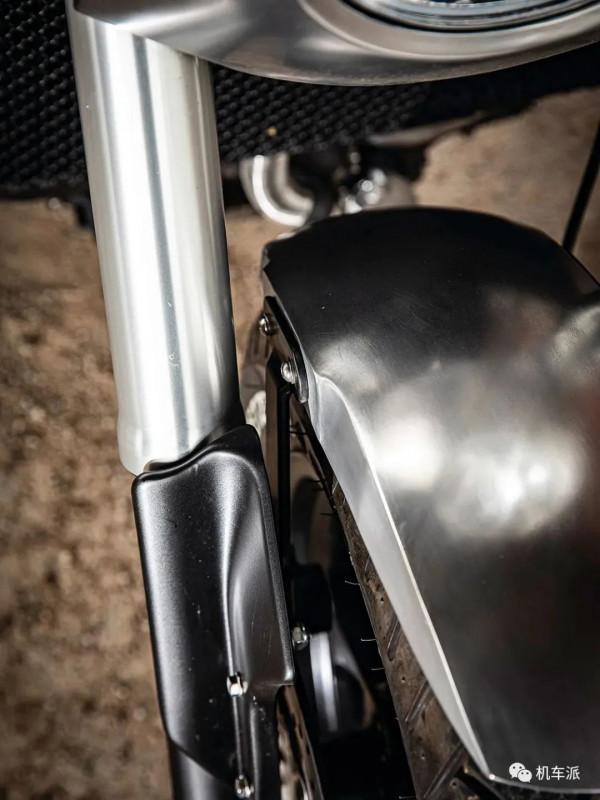 定製 | 街道蠻牛 2006凱旋火箭3 CLASSIC改裝