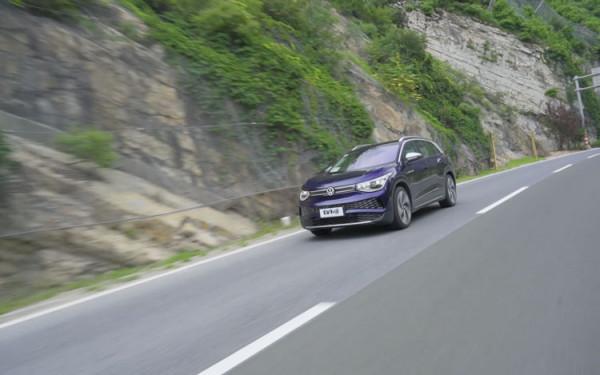 你以為是沒電了才上拖車？NO！大眾ID.6 X續航充電紀實