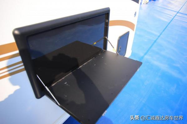 國產新型輕量化頂配拖掛房車!​長6.2米,變色龍車身配木質內飾 國產新型輕量化頂配拖掛房車!​長6.2米,變色龍車身配木質內飾