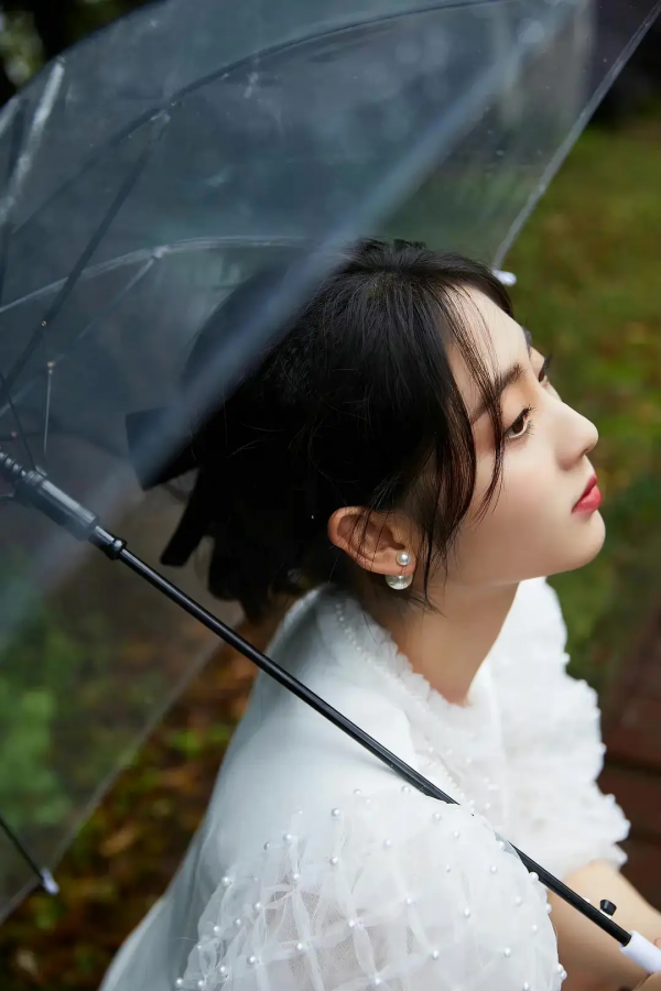 女明星撐傘照片,劉詩詩、趙麗穎、迪麗熱巴等等,你最中意誰 女明星撐傘照片,劉詩詩、趙麗穎、迪麗熱巴等等,你最中意誰