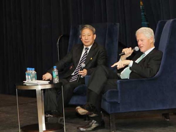 超生二胎改變命運！本是教書匠的他，被迫下海打拼出千億帝國