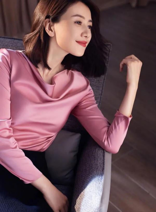 頂級典雅女神高圓圓，超凡脫俗的美麗、若即若離的青澀