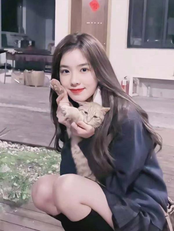 和王思聰硬剛到底,和鐵山靠互懟互罵的孫一寧,現在怎麼樣了? 和王思聰硬剛到底,和鐵山靠互懟互罵的孫一寧,現在怎麼樣了?