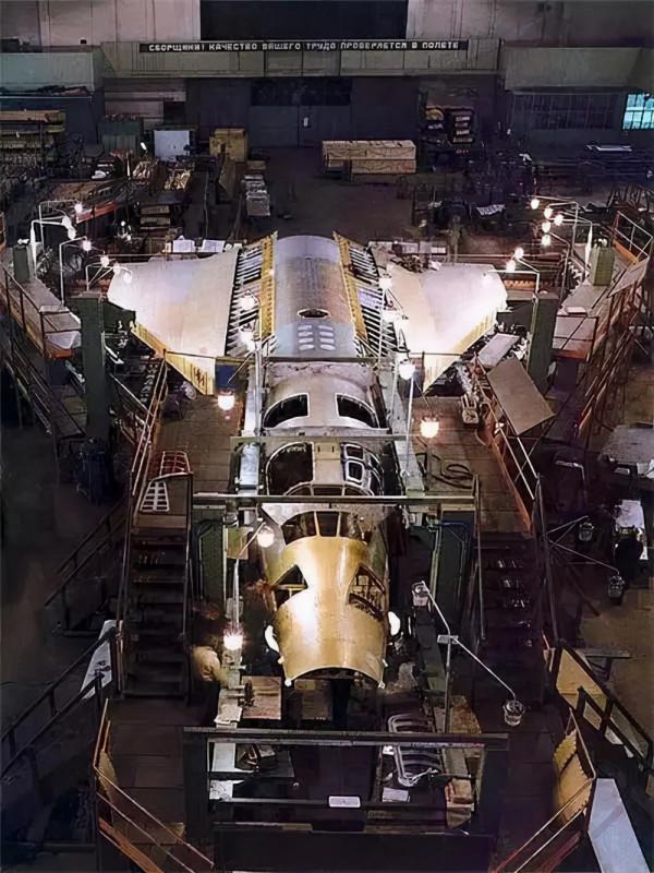 美國B-2轟炸機與俄羅斯Tu-160轟炸機誰才是最強轟炸機 美國B-2轟炸機與俄羅斯Tu-160轟炸機誰才是最強轟炸機