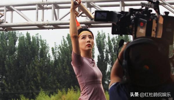 央視出手就王炸，綜藝主持天團國慶宣傳片拍得像電影，大家都好拼