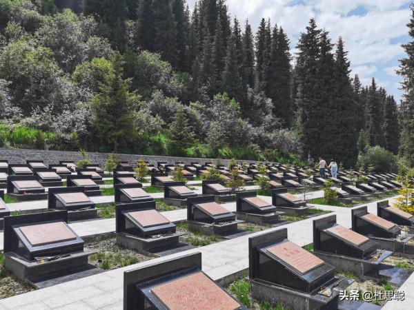 漢EV自駕新疆獨庫公路，探訪獨庫公路烈士陵園，致敬築路人