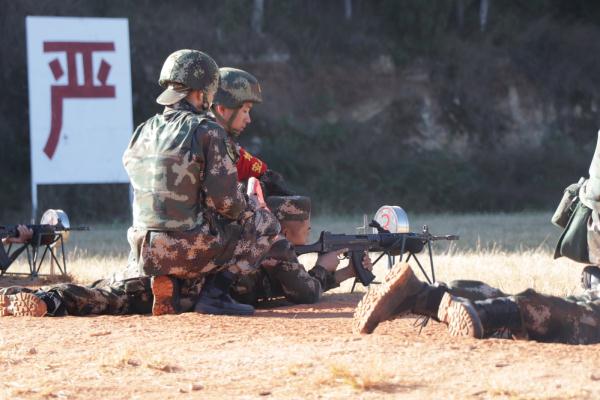 直擊武警新兵實彈射擊訓練