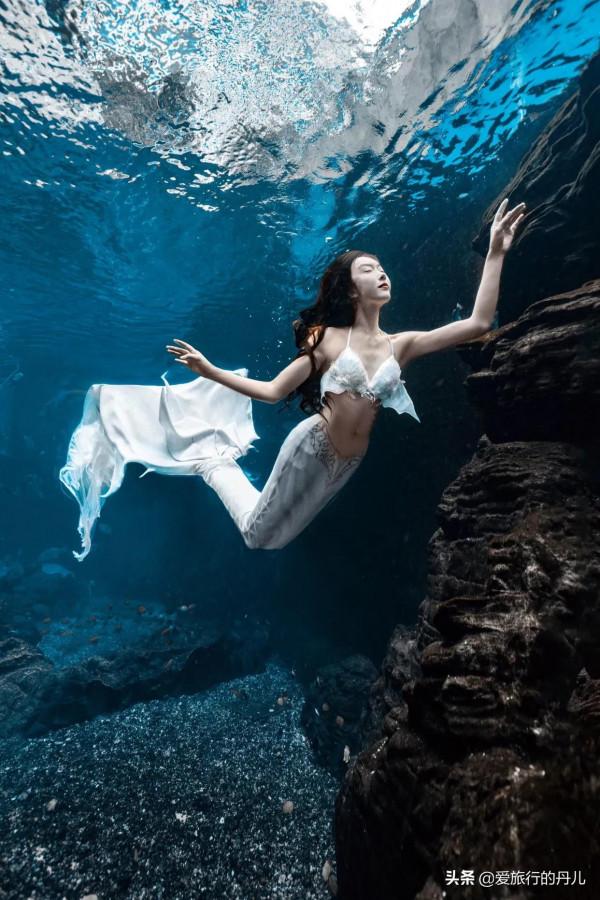 宣璐化身美人魚，優雅靈動，美麗動人