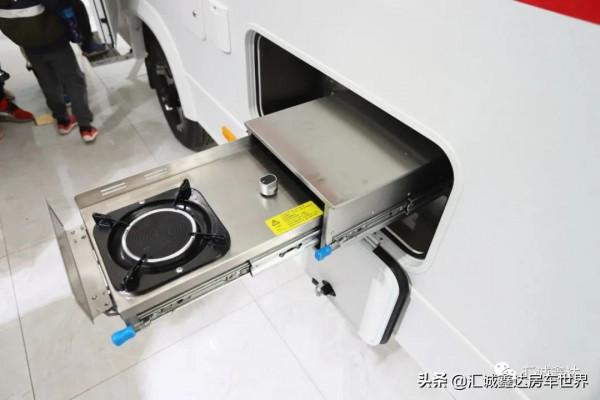 國產新款4座頂級中型房車！自由度超高！內飾豪華配兩套用電系統