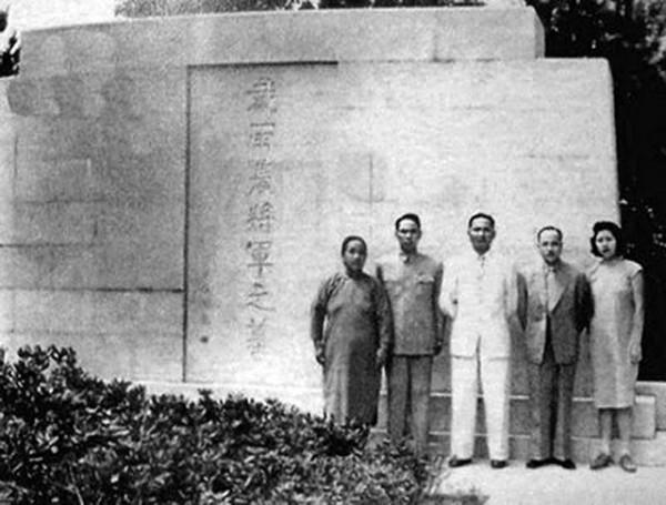 戴笠墓地：七個老農挖了一星期才挖開，屍身被丟棄於小水塘