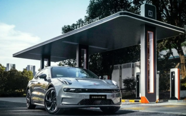 國慶新能源車高速充電困難，各車企高速超充規劃如何？