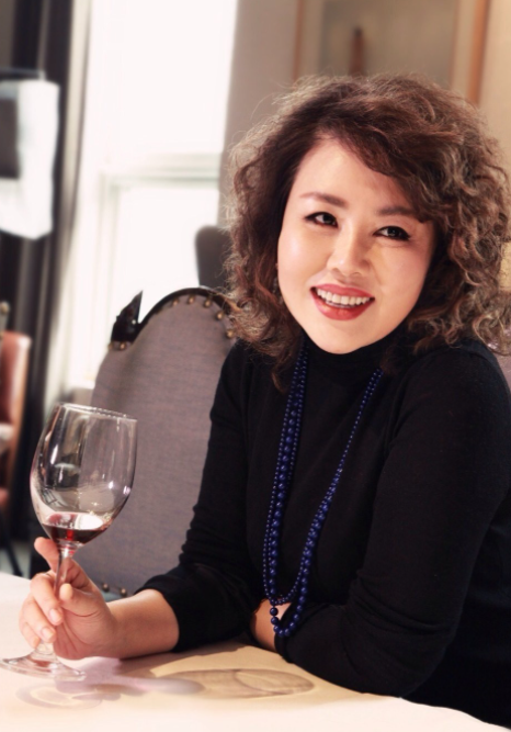 12年前，央視女主持方靜身陷“間諜門”，為何44歲客死他鄉？