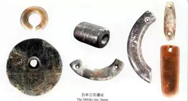 日本天皇的祖傳玉器“勾玉”之淵源考 日本天皇的祖傳玉器“勾玉”之淵源考