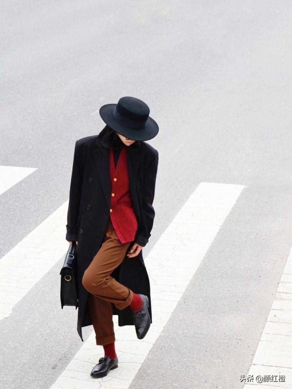 冬天穿搭不懂配色?試試黑紅配吧,成熟穩重又有氣場,誰穿誰美 冬天穿搭不懂配色?試試黑紅配吧,成熟穩重又有氣場,誰穿誰美