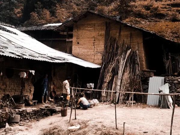 玉河村往事之六（烈火煉人心）講述了一場大火燒光那些人的遮羞布