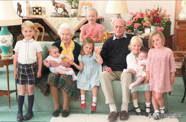 與曾祖母女王在一起!盤點一下英國女王伊麗莎白二世的12個曾孫 與曾祖母女王在一起!盤點一下英國女王伊麗莎白二世的12個曾孫