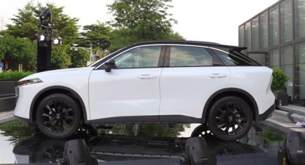 實拍啟辰大V，一體式雙聯屏配1.5T引擎，瞄準哈弗初戀和傳祺GS4