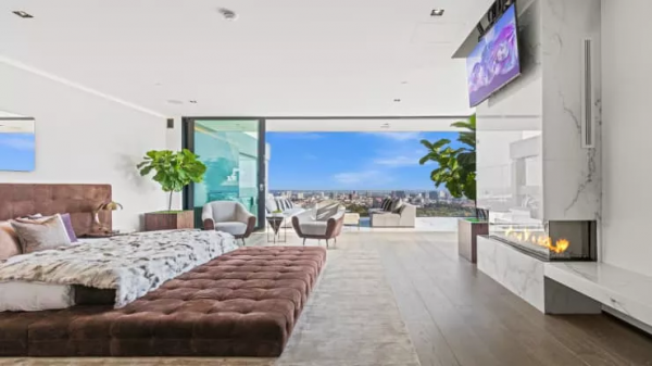 售價5.5 億的別墅，耗時7年重建，升降 DJ 臺把豪宅氛圍拉滿