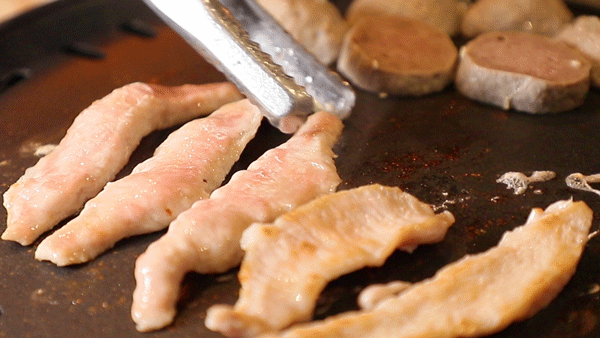 「炭火烤肉」，好吃到翹腳