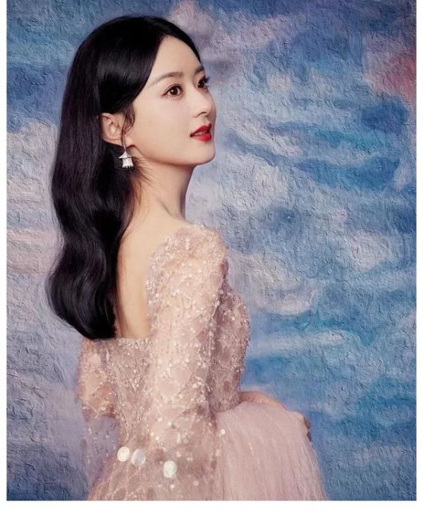 趙麗穎亮相大灣區中秋晚會，裸粉色長裙仙氣十足，妥妥的東方美人