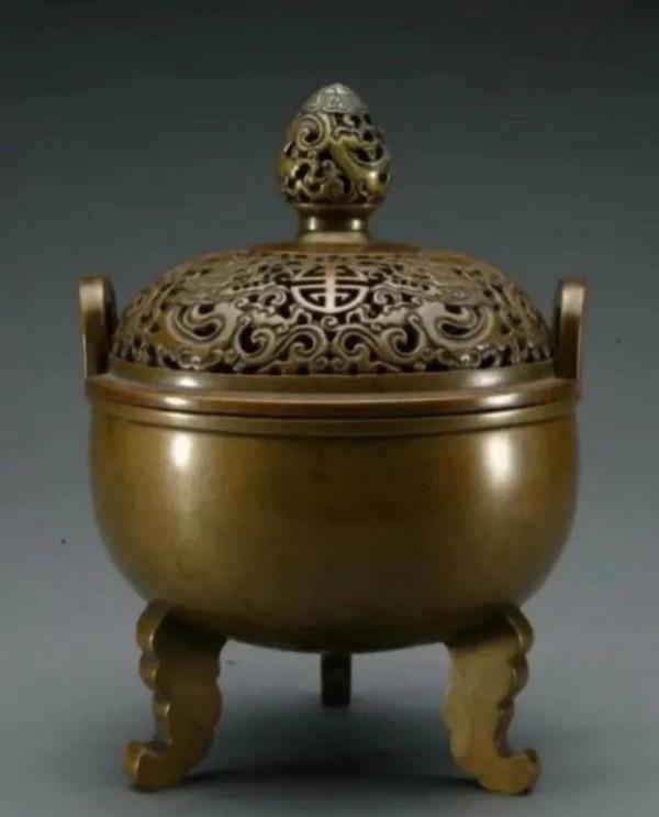 第一爐香，從遠古飄來；一路撲鼻，抗歪風邪氣