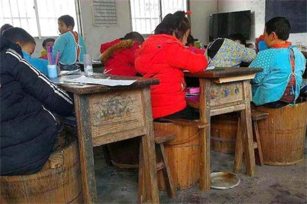 貴州神童13歲考上985，茅臺承諾資助4年費用，為何僅1年就停了？