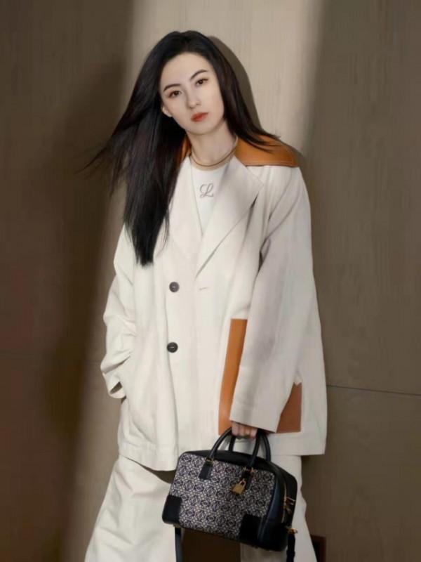 張柏芝近照顏值真的太爆表!穿羽絨馬甲拍照,大秀側臉“美人骨” 張柏芝近照顏值真的太爆表!穿羽絨馬甲拍照,大秀側臉“美人骨”